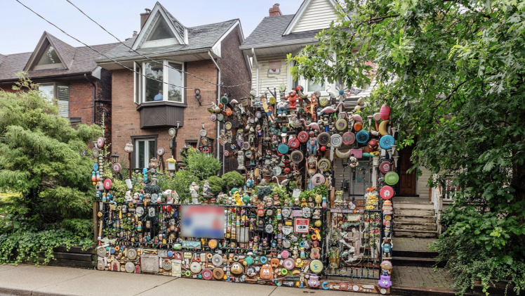 Touring Leslieville’s Iconic “Dollhouse”: A Quirky Neighbourhood Favourite!
