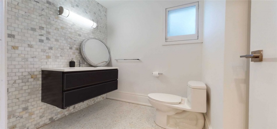 Toronto, Ontario M1N1A5, 9 Bedrooms Bedrooms, ,10 BathroomsBathrooms,Multiplex,Sale,Queen,E5091040