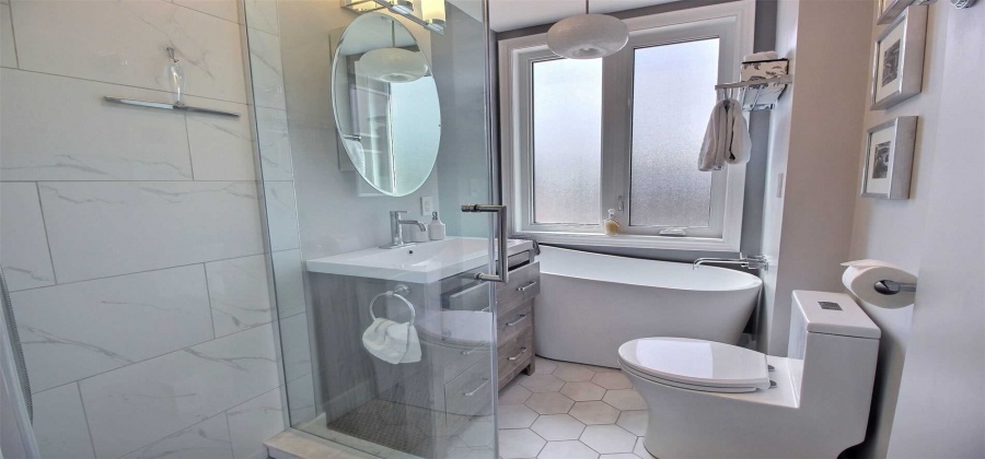 Toronto, Ontario M4E3P3, 3 Bedrooms Bedrooms, ,2 BathroomsBathrooms,Detached,Sale,Kingswood,E5220312