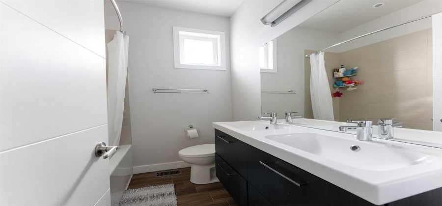 Toronto, Ontario M4J 3V9, 3 Bedrooms Bedrooms, ,4 BathroomsBathrooms,Detached,Sale,Lesmount,E5226105