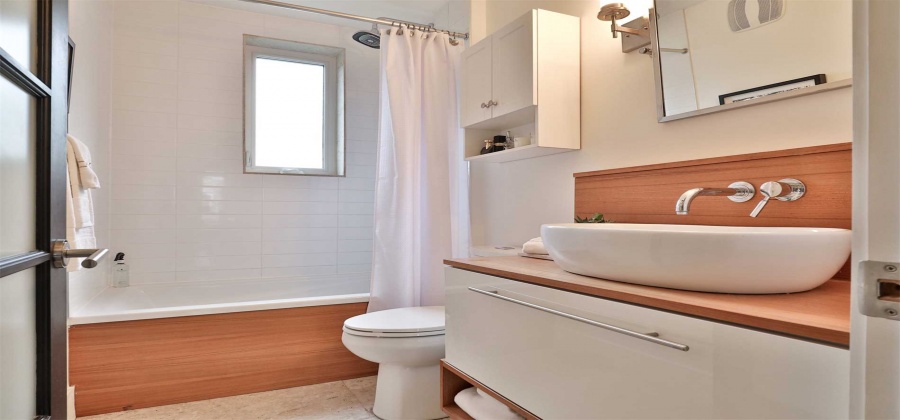 Toronto, Ontario M4E2G5, 3 Bedrooms Bedrooms, ,2 BathroomsBathrooms,Semi-detached,Sale,Darrell,E5230600