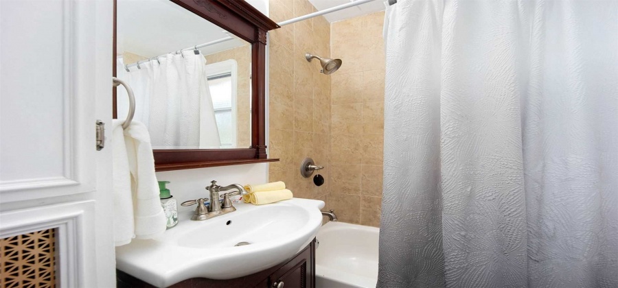 Toronto, Ontario M4C5A6, 2 Bedrooms Bedrooms, ,2 BathroomsBathrooms,Detached,Sale,Newman,E5232325