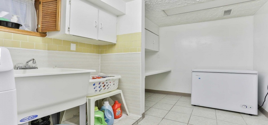Toronto, Ontario M4J3Te, 3 Bedrooms Bedrooms, ,3 BathroomsBathrooms,Detached,Sale,Seymour,E5235101