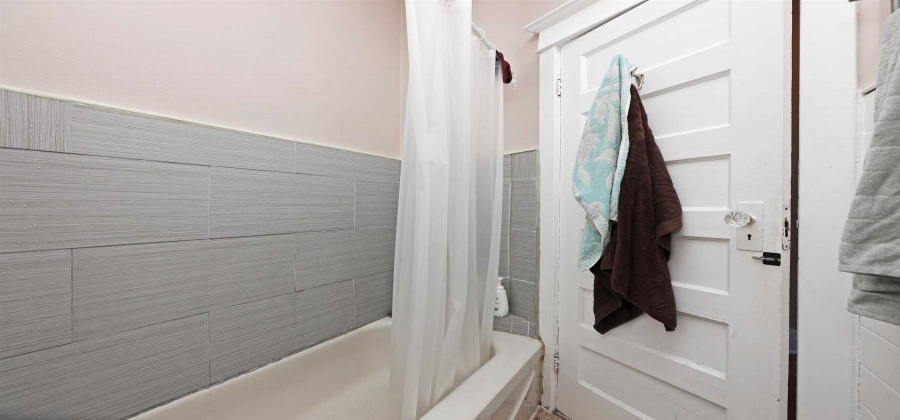 Toronto, Ontario M4K3T4, 3 Bedrooms Bedrooms, ,3 BathroomsBathrooms,Semi-detached,Sale,Pape,E5234331