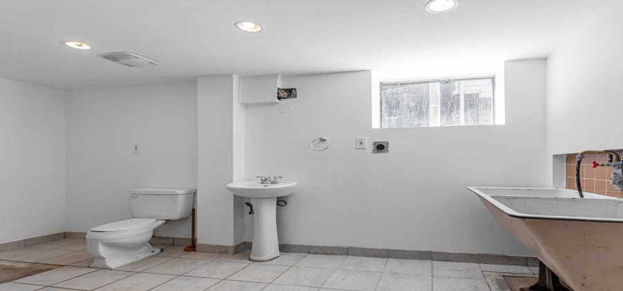 Toronto, Ontario M4K1X8, 6 Bedrooms Bedrooms, ,4 BathroomsBathrooms,Detached,Sale,Fulton,E5233319
